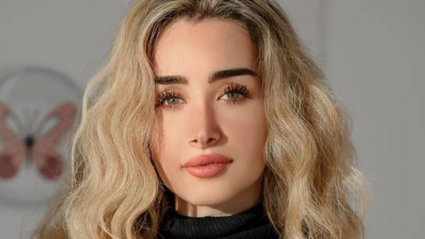 هنا الزاهد 