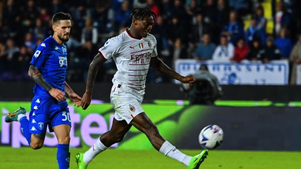AC Milan's Portuguese forward Rafael Leao (C) scores the 3-1 gol during the Italian Serie A football math between Empoli and AC Milan on October 1, 2022 at the Carlo-Castellani stadium in Empoli. (Photo by Alberto PIZZOLI / AFP)