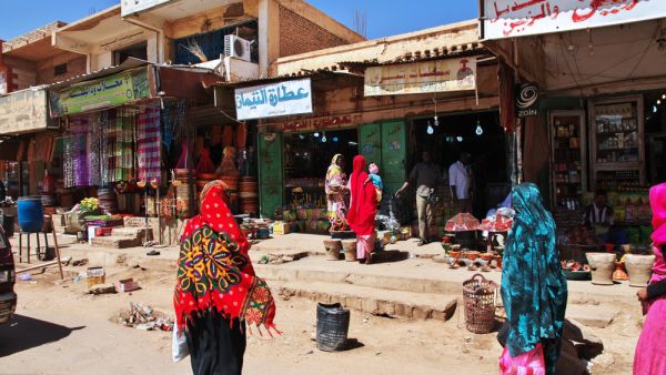 لا يزال السباق المحموم يسيطر على الساحة السودانية