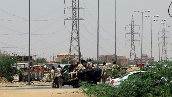 معارك عنيفة في السودان بين قوات الدعم السريع والجيش السوداني (أ ف ب)
