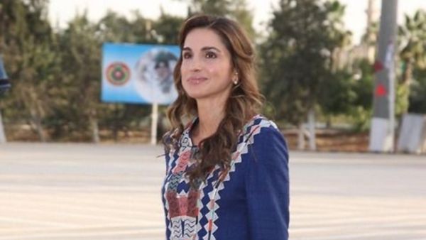 الملكة رانيا تخطف الأنظار بإطلالة ساحرة في حفل حناء الآنسة رجوة