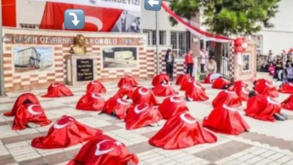 سجود أطفال أمام صورة أتاتورك 