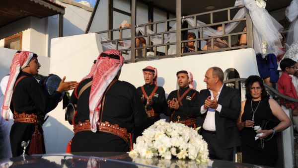 زغاريد ومهاهاة أردنية بمناسبة زفاف ولي العهد الأمير الحسين ورجوة