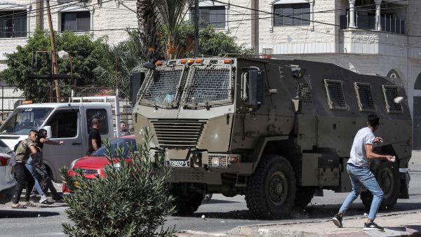 Israeli forces cross into Gaza strip  