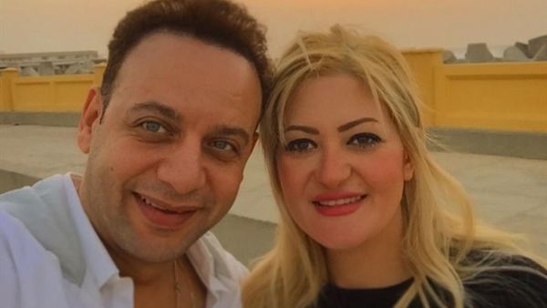 مصطفى قمر يحتفل بعيد زواجه