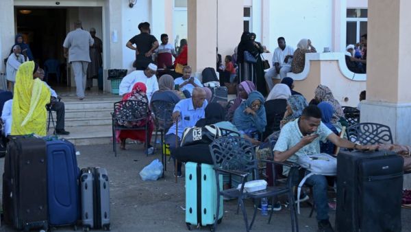 Nigerians flee war in Sudan