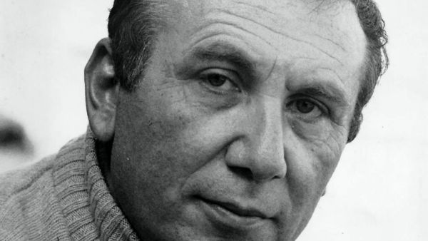 نزار قباني...من هو؟ وما هي أبرز قصائده الوطنية؟