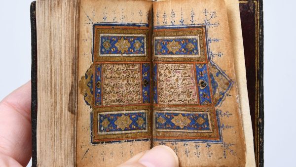 معرض أبوظبي الدولي للكتاب يعرض مصاحف نادرة 