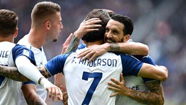 Lazio's Brazilian forward Felipe Anderson (C) celebrates scoring his team's first goal during the Italian Serie A football match between Inter Milan and Lazio at San Siro Stadium in Milan, on April 30, 2023. (Photo by GABRIEL BOUYS / AFP)