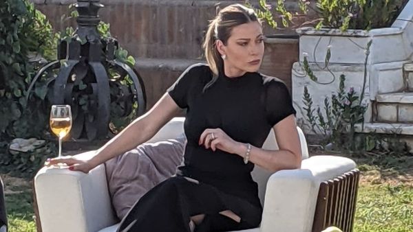 إطلالات باميلا كيك نجمة "كريستال" المقتبس عن عن المسلسل "حرب الورود"