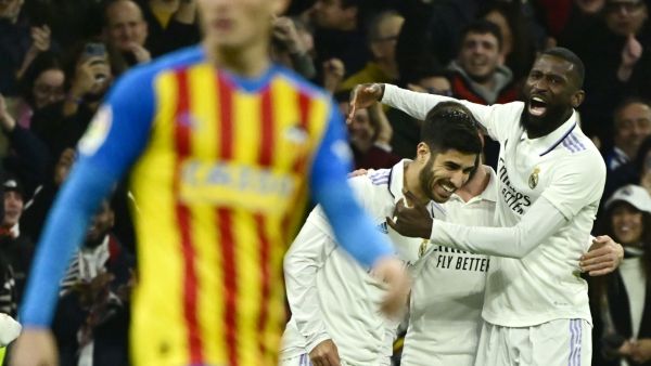 Real Madrid's Spanish midfielder Marco Asensio (L) celebrates with Real Madrid's German defender Antonio Rudiger scoring the opening goal during the Spanish league football match between Real Madrid CF and Valencia CF at the Santiago Bernabeu stadium in Madrid on February 2, 2023. (Photo by JAVIER SORIANO / AFP)