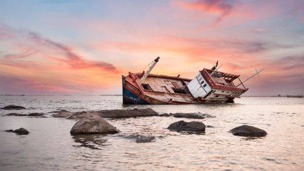 39 missing in Indian Ocean boat capsize