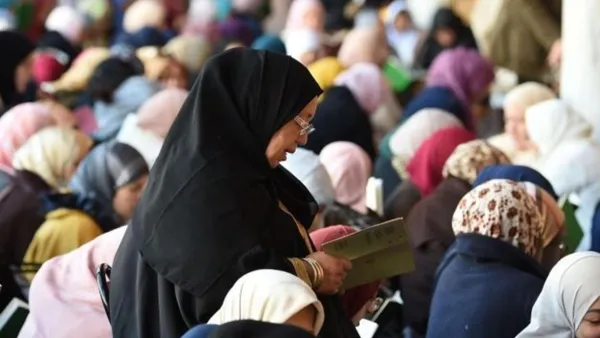 اعتبر بعض رواد التواصل الاجتماعي، أن تصريحات الداعية التونسي، تتماشى مع الانفتاح، ومحاربة الاسلاميين