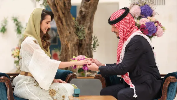 الأمير الحسين بن عبد الله الثاني، وخطيبته الآنسة رجوة بنت سيف