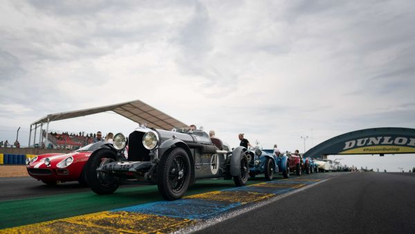 Speed 8 للعام 2003 التي فازت في ’لو مان‘ قبل 20 سنة تعود إلى الحلبة الشهيرة Bentley Works تعيد مجموعة من سياراتها السابقة والحالية إلى ’لو مان‘ للاحتفال بمئوية السباق الشهير