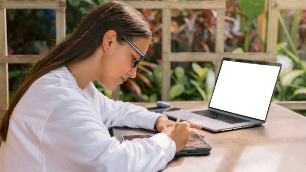 حظك اليوم وتوقعات الأبراج الخميس 22 حزيران/يونيو 2023
