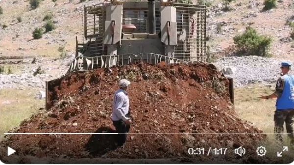 إسماعيل ناصر  يتحدى الجرافة الاسرائيلية