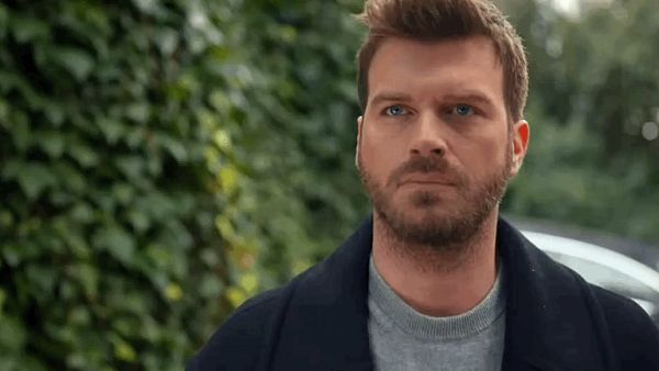 1st look at Kıvanç Tatlıtuğ's son
