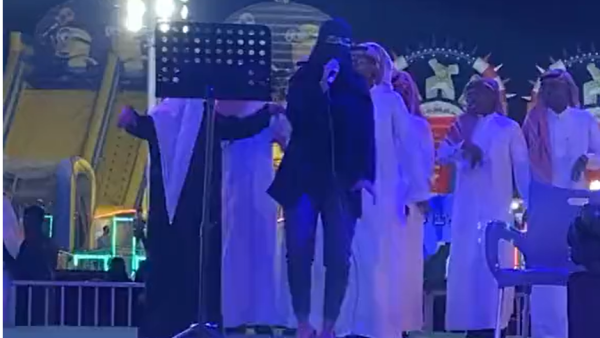 منقبة تقدم وصلة راقصة في السعودية