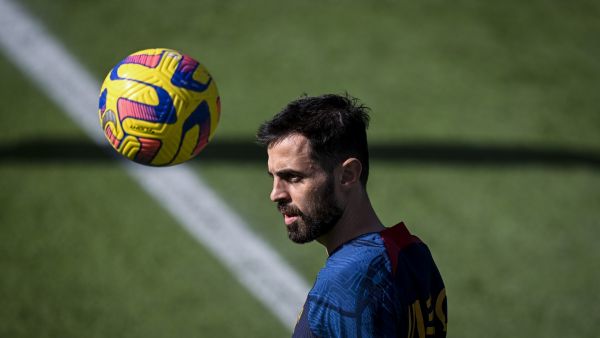 Portugal’s midfielder Bernardo Silva attends a training session at Cidade do Futebol in Oeiras, outskirts of Lisbon on June 13, 2023 ahead of their UEFA Euro 2024 Group J qualifiers match against Bosnia and Herzegovina. Portugal will play against Bosnia-Herzegovina on June 17, 2023 and against Iceland on June 20, 2023 in their UEFA Euro 2024 group J qualification matches. (Photo by Patricia DE MELO MOREIRA / AFP)