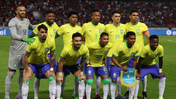 Brazil's players pose for a team picture ahead of the friendly football match between Morocco and Brazil at the Ibn Batouta Stadium in Tangier on March 26, 2023. (Photo by FADEL SENNA / AFP)