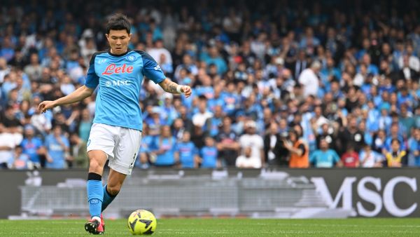 Napoli's South Korean defender Min-jae Kim controls the ball during the Italian Serie A football match between Napoli and Salernitana on April 30, 2023 at the Diego-Maradona stadium in Naples. Naples braces for its potential first Scudetto championship win in 33 years. With a 17 point lead at the top of Serie A, southern Italy's biggest club is anticipating its victory in the Scudetto for the first time since 1990. (Photo by Filippo MONTEFORTE / AFP)