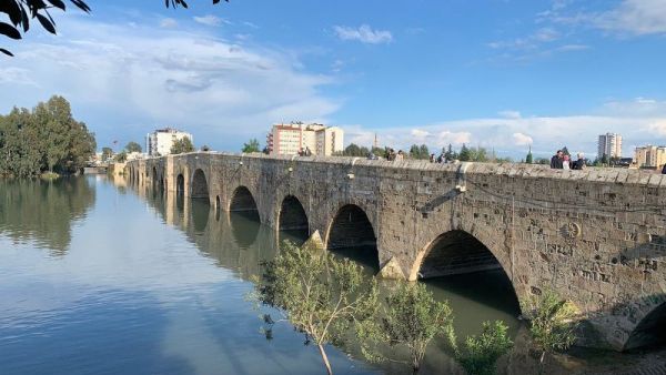الجسر الحجري في اضنة