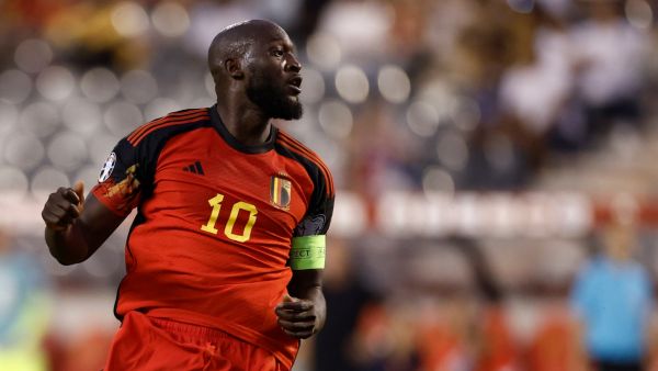 روميلو لوكاكو (Photo by KENZO TRIBOUILLARD / AFP)