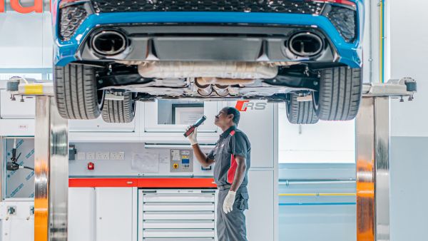 Audi Abu Dhabi Service Center. Audi Abu Dhabi Survey Finds Nearly 30% of UAE Residents Neglect Car Safety Checks During Summer