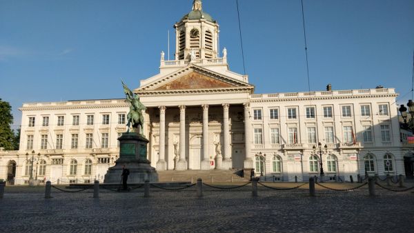 Brussels Court