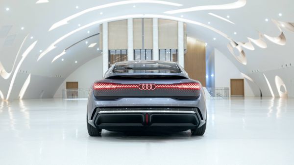سيتم عرض سيارة AI:CON في معرض "مستقبلنا اليوم" في متحف المستقبل حتى 20 سبتمبر، حيث تتاح للزوار فرصة التعرف على رؤية أودي لمستقبل التنقل ومشاهدة التكامل السلس بين التقنيات المتطورة والاستدامة والراحة والفخامة. أودي الشرق الأوسط تعرض سيارة AI:CON المستقبلية في متحف المستقبل