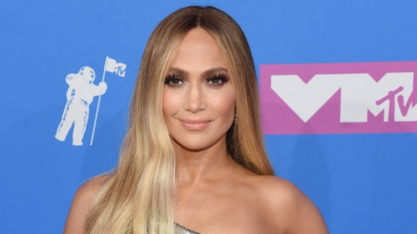 Jennifer Lopez looks younger than ever