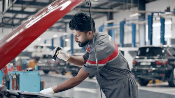 Nissan elevates engine performance and protection with five unique features of Nissan Genuine® Motor Oils