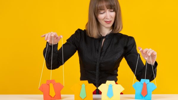 كيف توقف زميلك المتلاعب في العمل؟