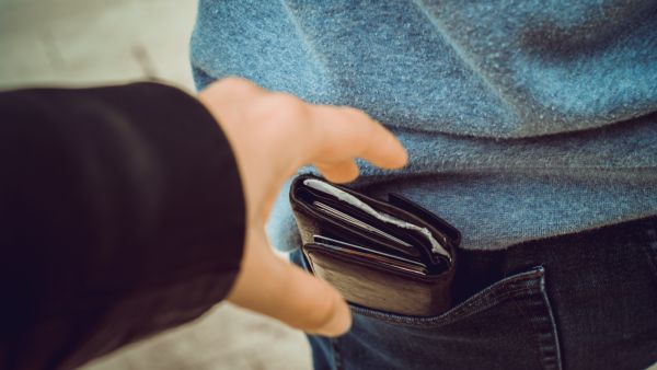ما تفسير الحلم برؤية النشالين في المنام؟