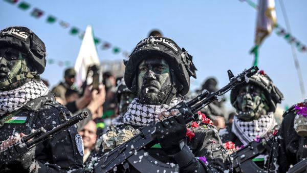 عناصر من كتائب عز الدين القسام الجناح العسكري لحركة حماس