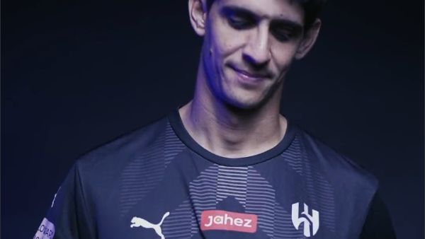بونو بقميص الهلال (المصدر: Alhilal_EN@)
