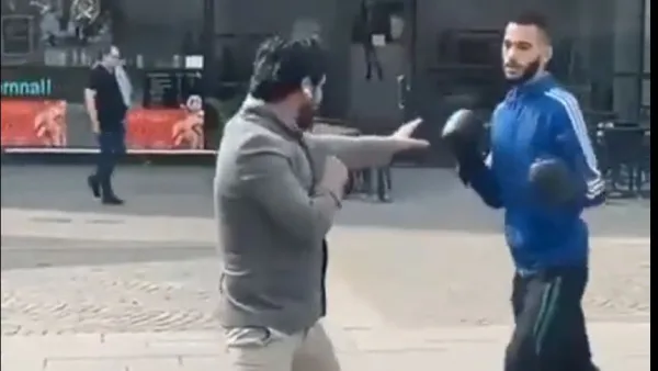  الملاكم السوري اعترض طريق سلوان موميكا في السويد وبدا بتوجيه لكمات وركلات له 