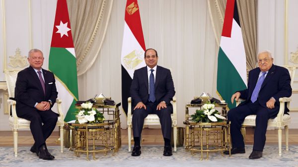 King Abdullah II (Left), President Sisi (M) and Palestinian president (R) today in Al-Alamein. 