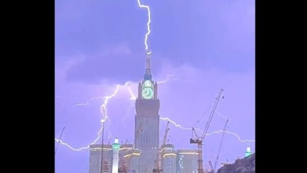 صواعق في سماء مكة المكرمة