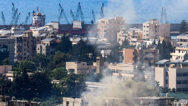 البحرين تنضم الى السعودية في دعوة مواطنيها لمغادرة لبنان