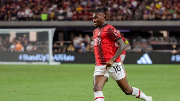 Rafael Leão #10 of AC Milan dribbles the ball against FC Barcelona in the first half of a preseason friendly match during the 2023 Soccer Champions Tour at Allegiant Stadium on August 01, 2023 in Las Vegas, Nevada. FC Barcelona defeated AC Milan 1-0. Ethan Miller/Getty Images/AFP (Photo by Ethan Miller / GETTY IMAGES NORTH AMERICA / Getty Images via AFP)