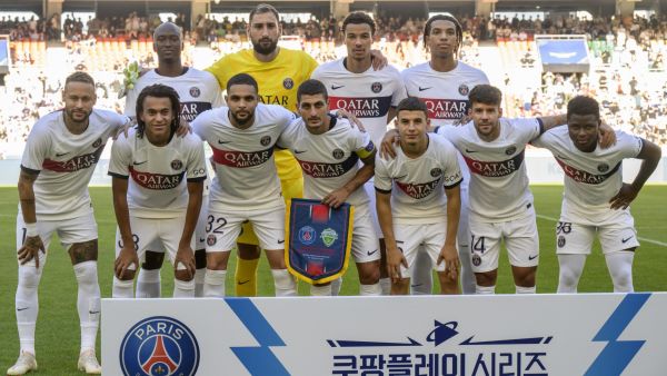 فريق باريس سان جيرمان (Photo by ANTHONY WALLACE / AFP)