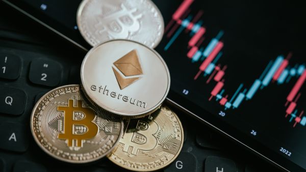 أفضل ٥ عملات رقمية في عام 2023