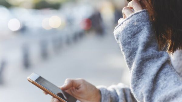 Experts warn of the dangers of prolonged social media use