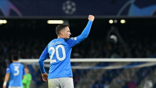 Napoli's Polish midfielder Piotr Zielinski celebrates after scoring a penalty and his side's third goal during the UEFA Champions League round of 16, second leg football match between SSC Napoli and Eintracht Frankfurt at the Diego-Maradona stadium in Naples on March 15, 2023. (Photo by Tiziana FABI / AFP)