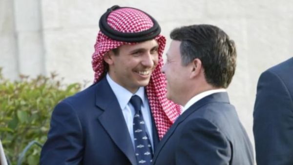 الأمير حمزة برفقة شقيقه الملك عبدالله الثاني