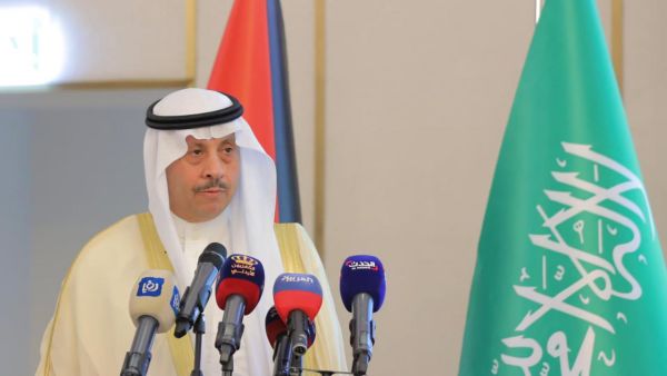  السفير السعودي غير المقيم لدى فلسطين نايف بن بندر السديري