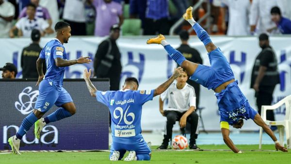 الهلال يتفوق على اتحاد جدة (Photo by AFP)