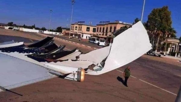 اصطدام طائرة جزائرية بعمود كهرباء